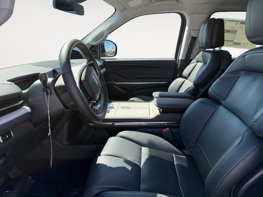2027 Lincoln Navigator L Premiere 4x2