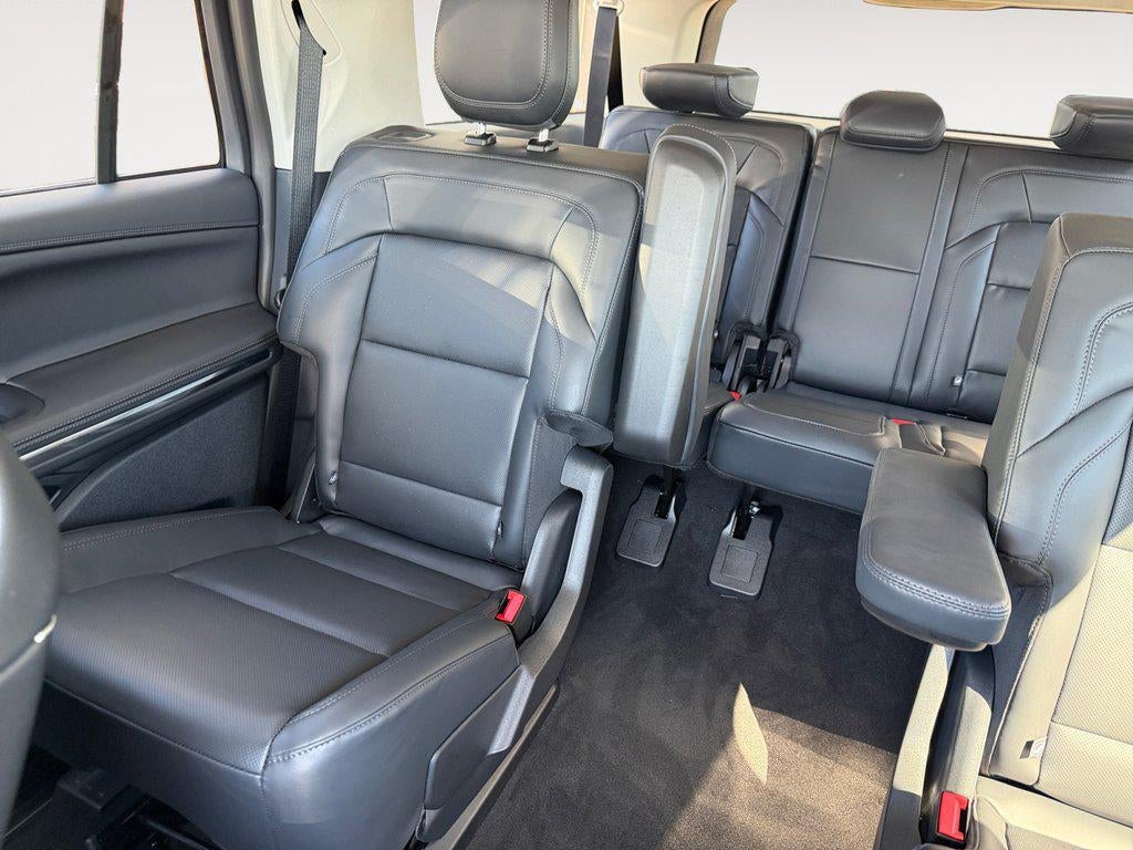 2027 Lincoln Navigator L Premiere 4x2