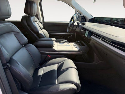 2027 Lincoln Navigator L Premiere 4x2